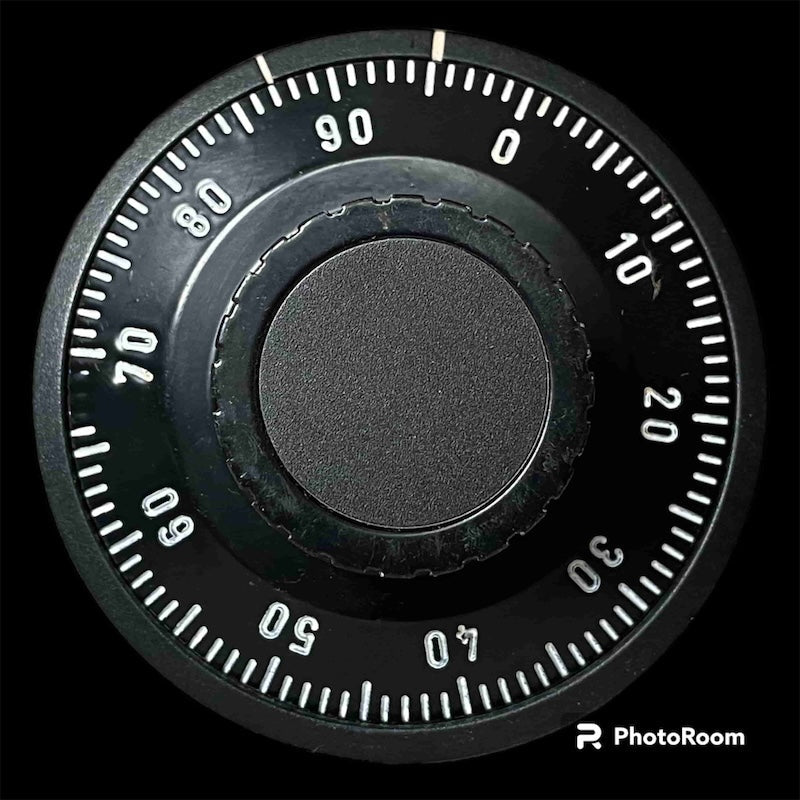 Rotary knob for mechanical combination lock