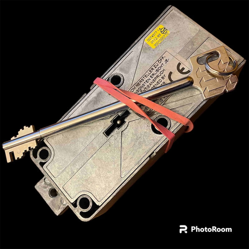 Copy safe keys for the Mauer Code Combi B/30/90 safe lock! Guaranteed to fit!