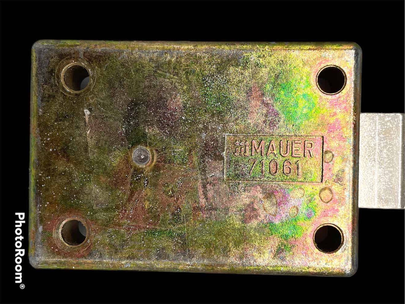 Rückseite des Tresorschlosses 71061 von Mauer